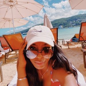 Meet your Posher, Noelle